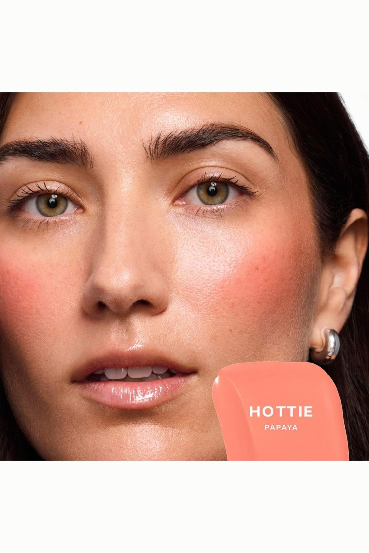 Saie Dew Liquid Blush Vegan Hottie 11,5 ml texture crémeuse sur la main