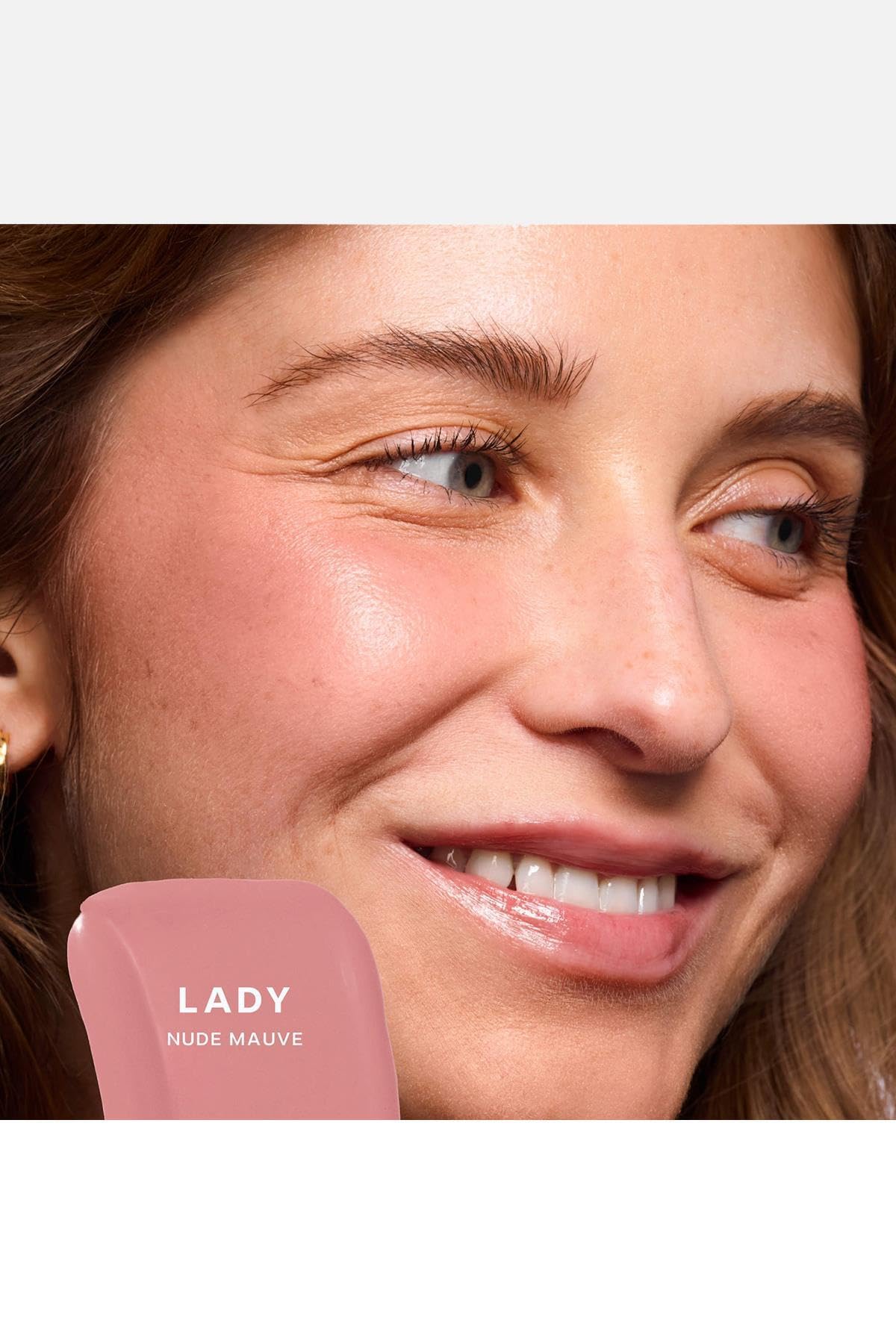 Saie Dew Liquid Blush Vegan texture crémeuse sur la main