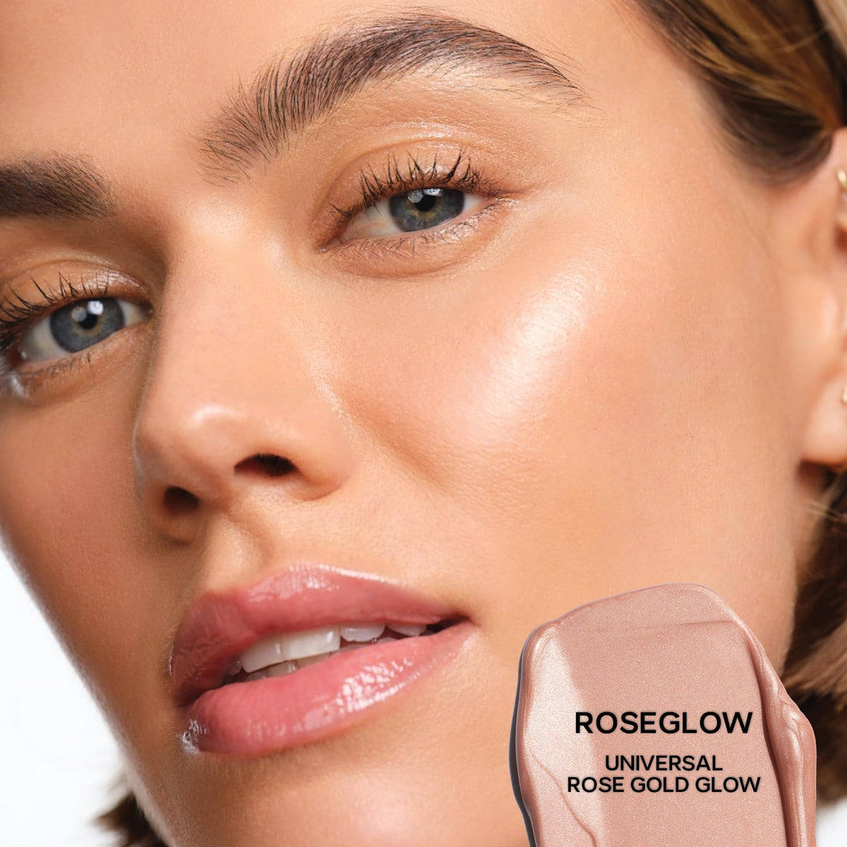 Saie Glowy Super Gel Primer texture gel sur main