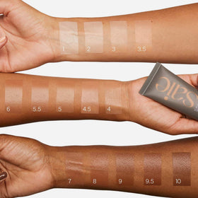 Saie Slip Tint Crème Solaire Teintée SPF 35 Teinte Quatre en application