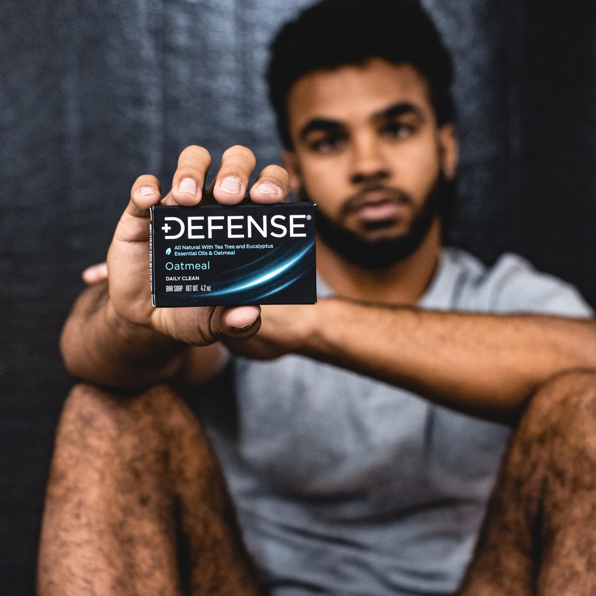 Savon à l'avoine Defense Soap en utilisation sur peau