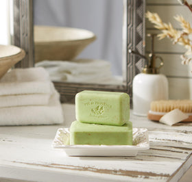 Savon artisanal Pre de Provence, utilisation au lavabo