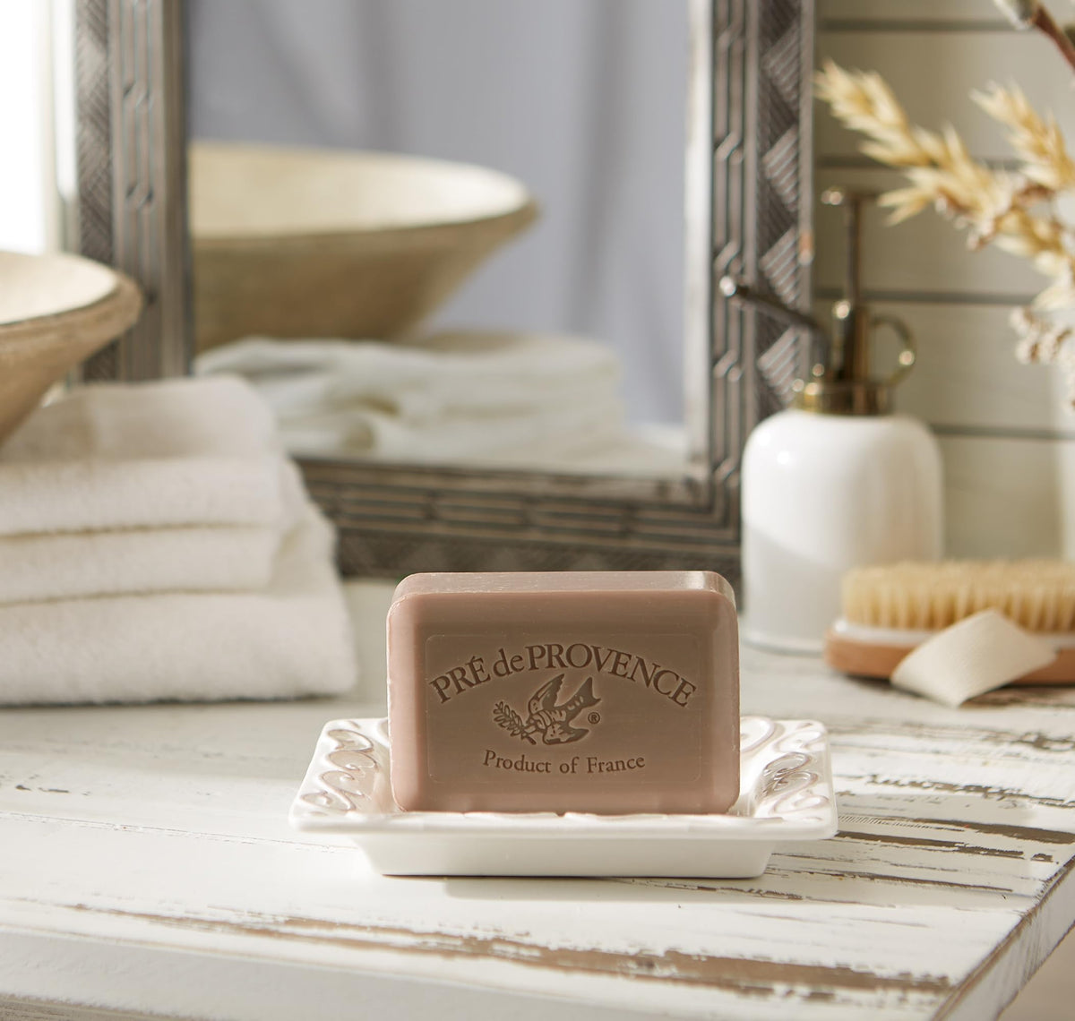 Savon au patchouli dans une salle de bain, ambiance élégante