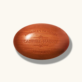 Savon Caswell-Massey Bois de Santal en utilisation