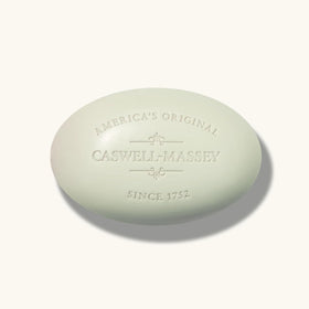 Savon Caswell-Massey Jockey Club 181g dans un environnement naturel