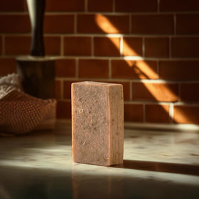 Savon Crate 61 Organics dans un environnement naturel