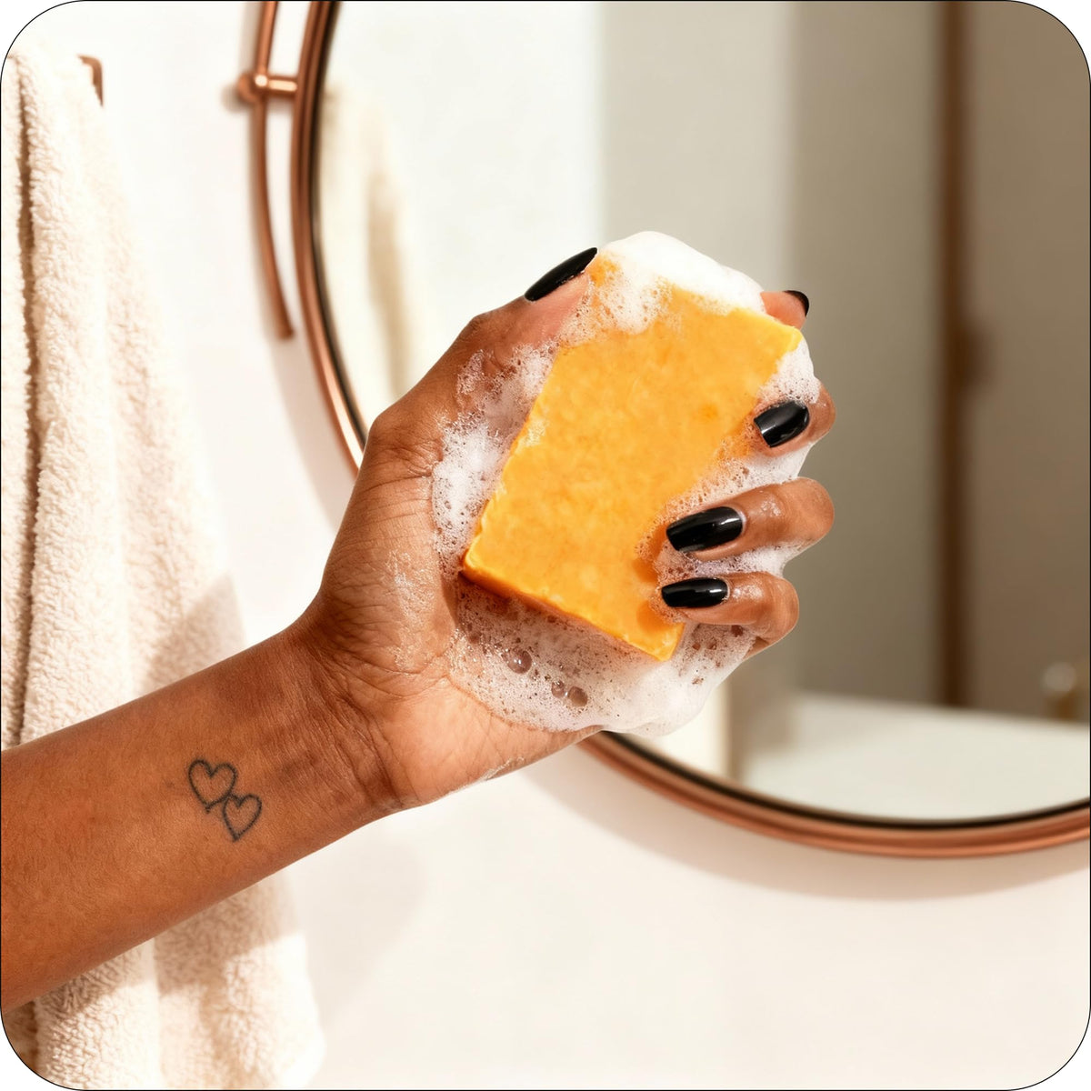 Savon Glo Melanin au curcuma avec des ingrédients naturels