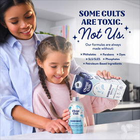 Savon liquide Cleancult sur un lavabo avec mousse