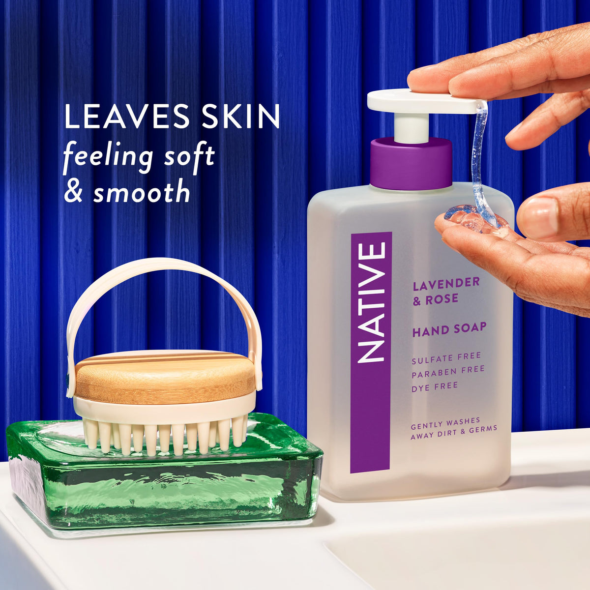 Savon liquide Native avec mousse sur les mains