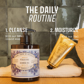 Savon liquide Panier des Sens Iris sur fond en bois