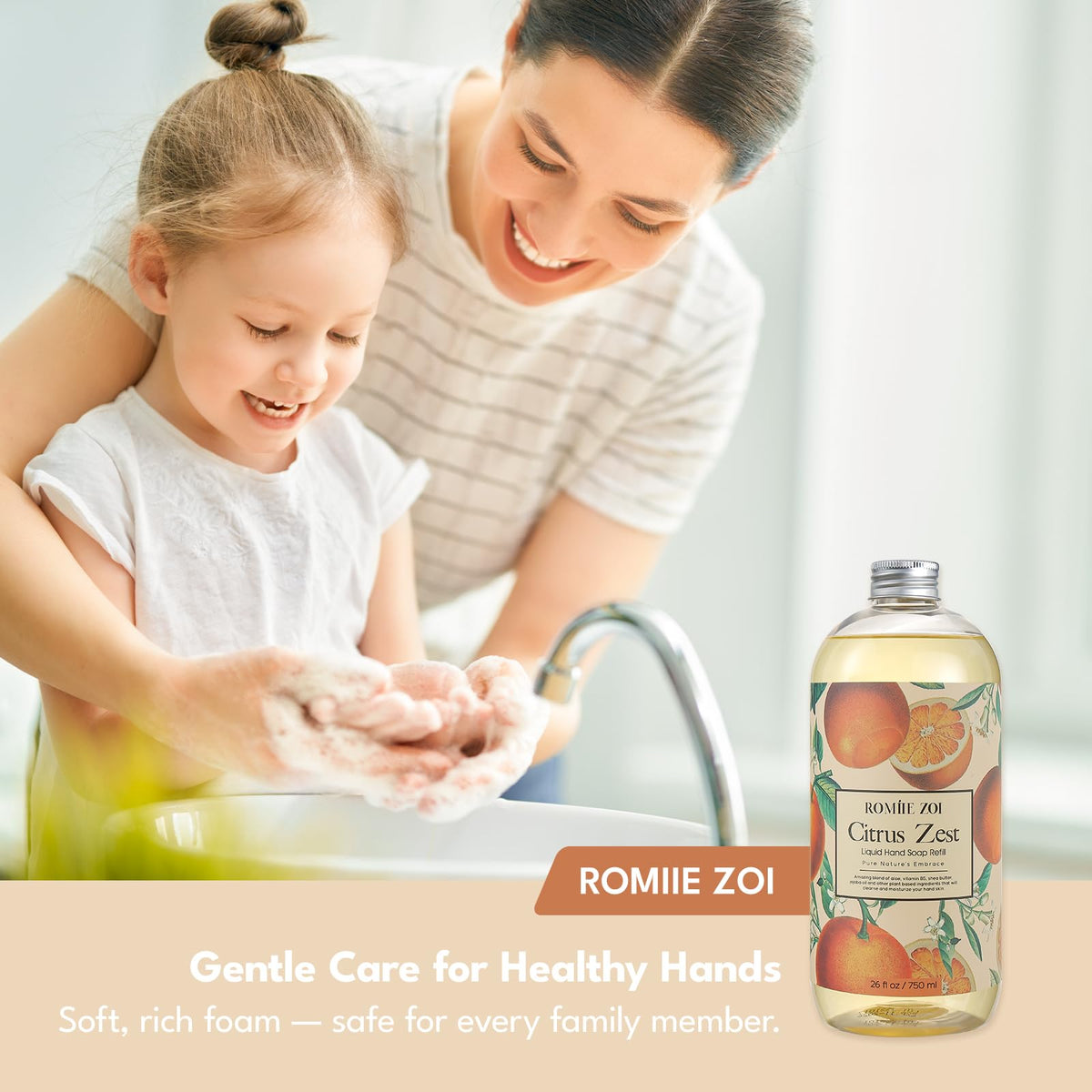 Savon liquide ROMIIE ZOI dans un environnement de salle de bain
