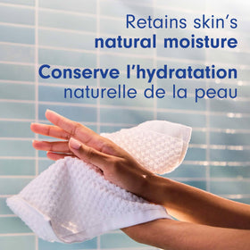 Savon liquide Softsoap avec mousse sur les mains