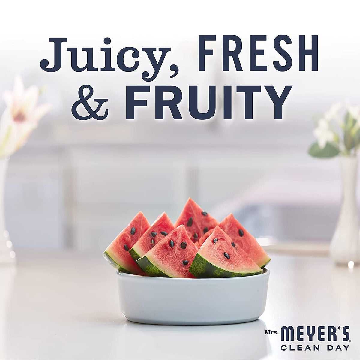 Savon mains mousse Mrs. MEYER'S en utilisation dans un lavabo