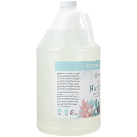 Savon moussant Ginger Lily Farms 1L Cucumber Mint Bliss sur un comptoir