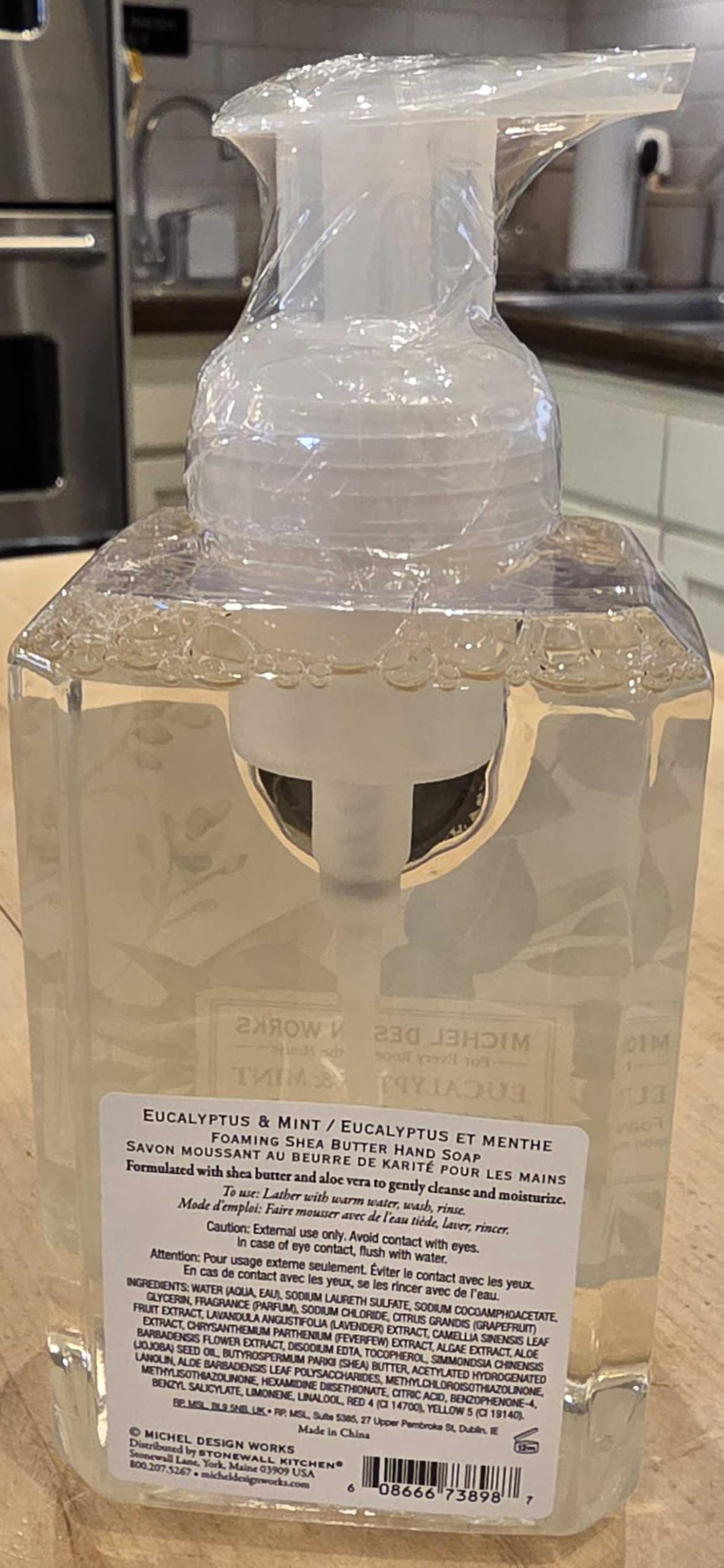 Savon moussant Michel Design Works sur un fond élégant