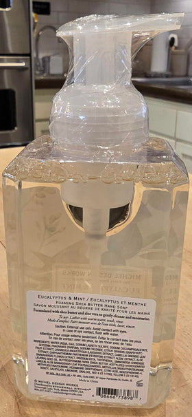 Savon moussant Michel Design Works sur un fond élégant