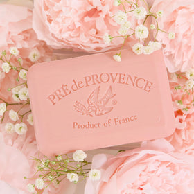 Savon Pre de Provence 240g sur un porte-savon en bois
