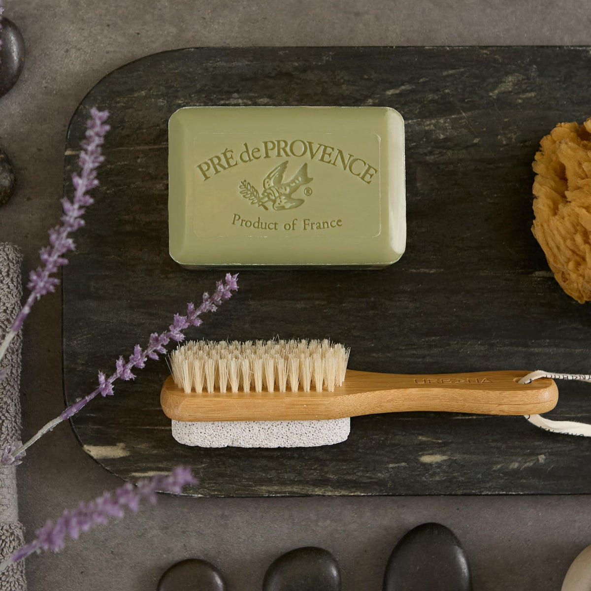 Savon Pre de Provence 340g dans une salle de bain élégante