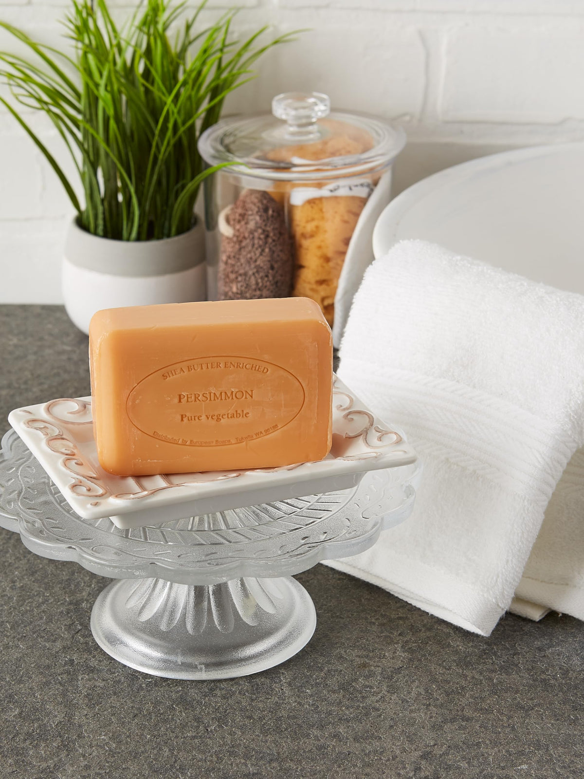 Savon Pre de Provence sur une serviette en éponge