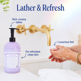 Savon sucré bio Dr. Bronner's sur un fond naturel