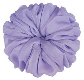 Scrunchie Chiffon Violet Clair montré avec une coiffure