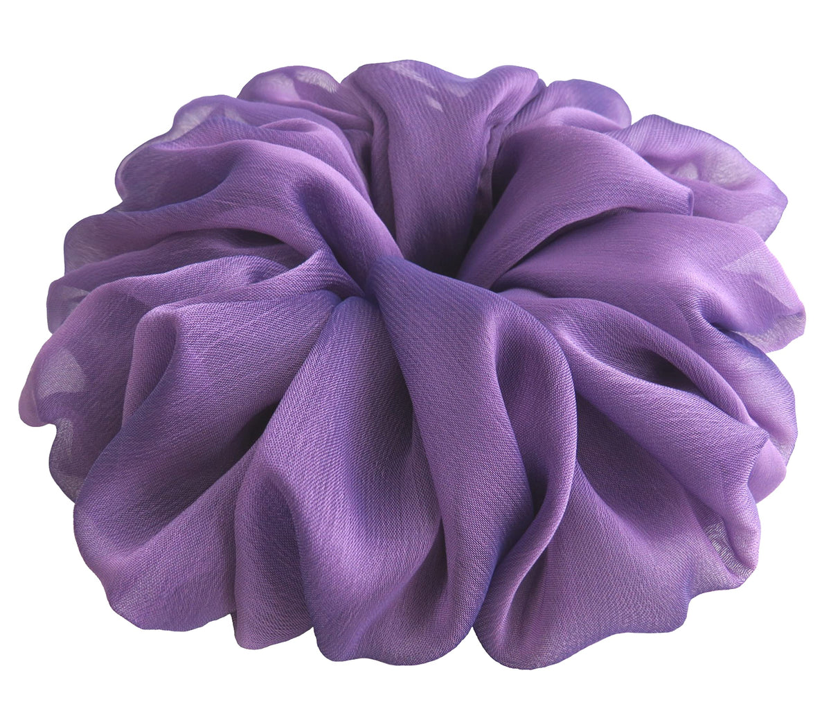 Scrunchie violet améthyste porté sur un poignet