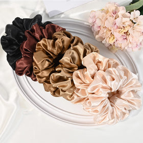 Scrunchies CEELGON en utilisation sur cheveux épais