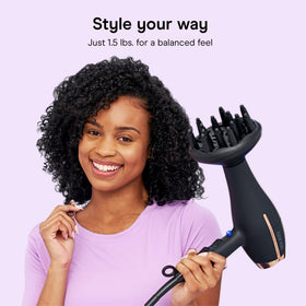 Sèche-cheveux Conair InfinitiPRO en action pour un séchage rapide
