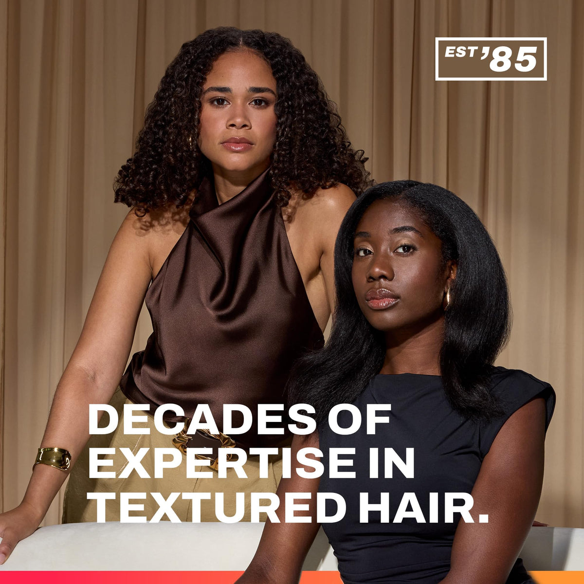Sèche-Cheveux et Styler Gold N Hot dans un cadre de salle de bain