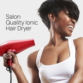 Sèche-cheveux TREZORO professionnel avec embout large en action
