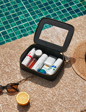 Sélection de petits objets organisés dans le sac Popvibe
