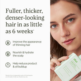 Sérum divi appliqué sur les cheveux