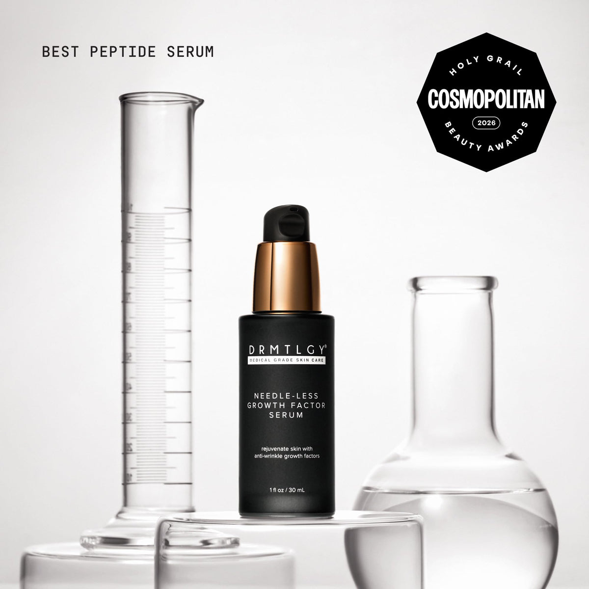 Sérum DRMTLGY posé sur une table de maquillage