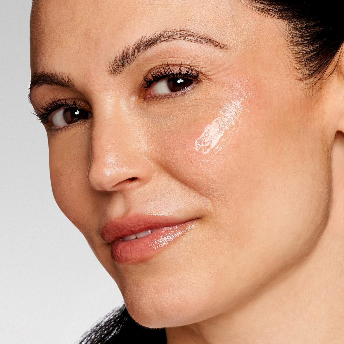 Sérum Lifting Tri-Therapy NEOSTRATA en utilisation quotidienne