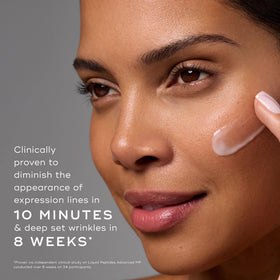 Sérum Medik8 Peptides Avancés 30% application sur la peau