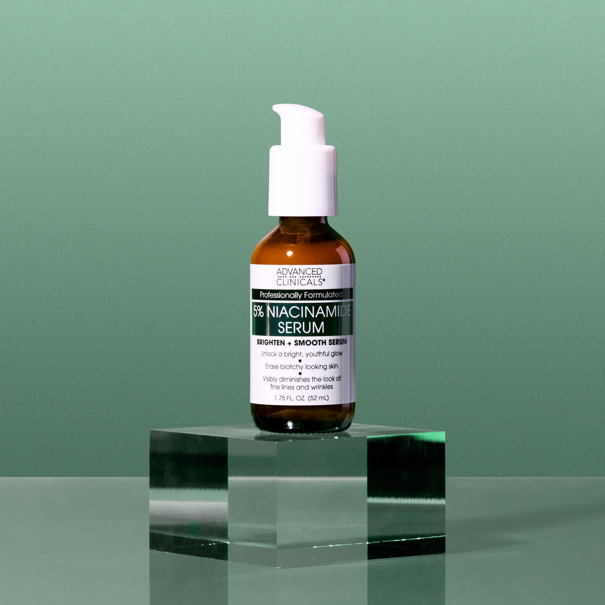 Sérum Niacinamide 5% Advanced Clinicals sur une table