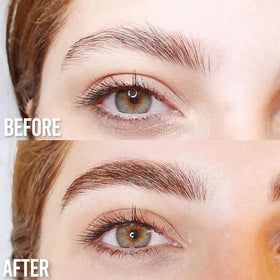 Sérum pour sourcils LUXE posé sur une surface neutre