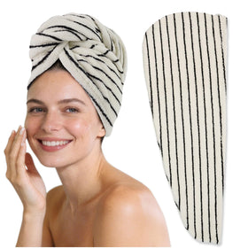 Serviette capillaire Jacquotha décorant une salle de bain moderne