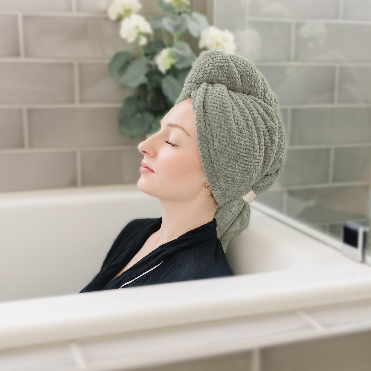 Serviette en microfibre ROLSHOL en utilisation pendant le maquillage