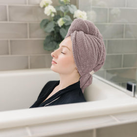 Serviettes ROLSHOL pliées, couleur gris et rose