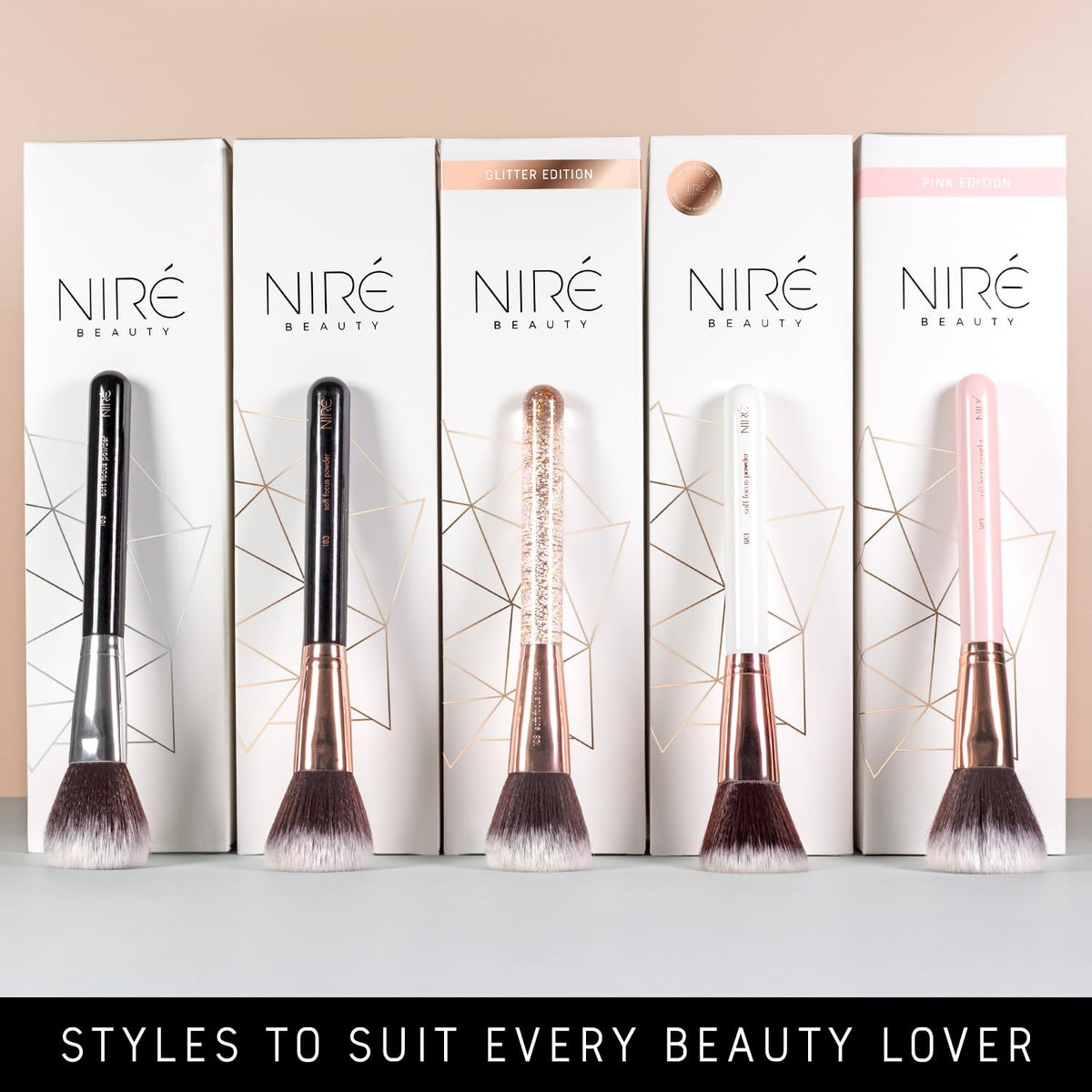 Set de pinceaux de maquillage Niré présenté avec son emballage