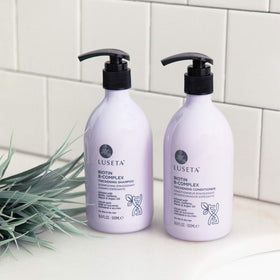 Set de shampooing et après-shampooing L LUSETA sur un fond naturel