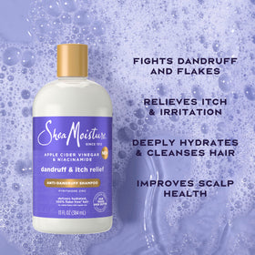 Shampoing Shea Moisture Anti-Pelliculaire à côté de produits capillaires