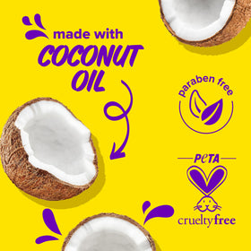 Shampooing Aussie Miracle Curls en action sur des cheveux mouillés