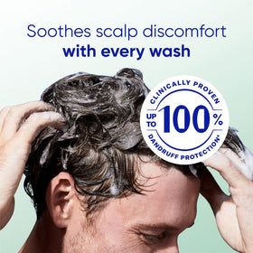 Shampooing BARE de Head & Shoulders avec une serviette à côté