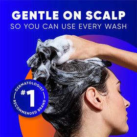 Shampooing Head & Shoulders sur un fond neutre