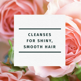 Shampooing Herbal Essences Rose Hips avec une serviette