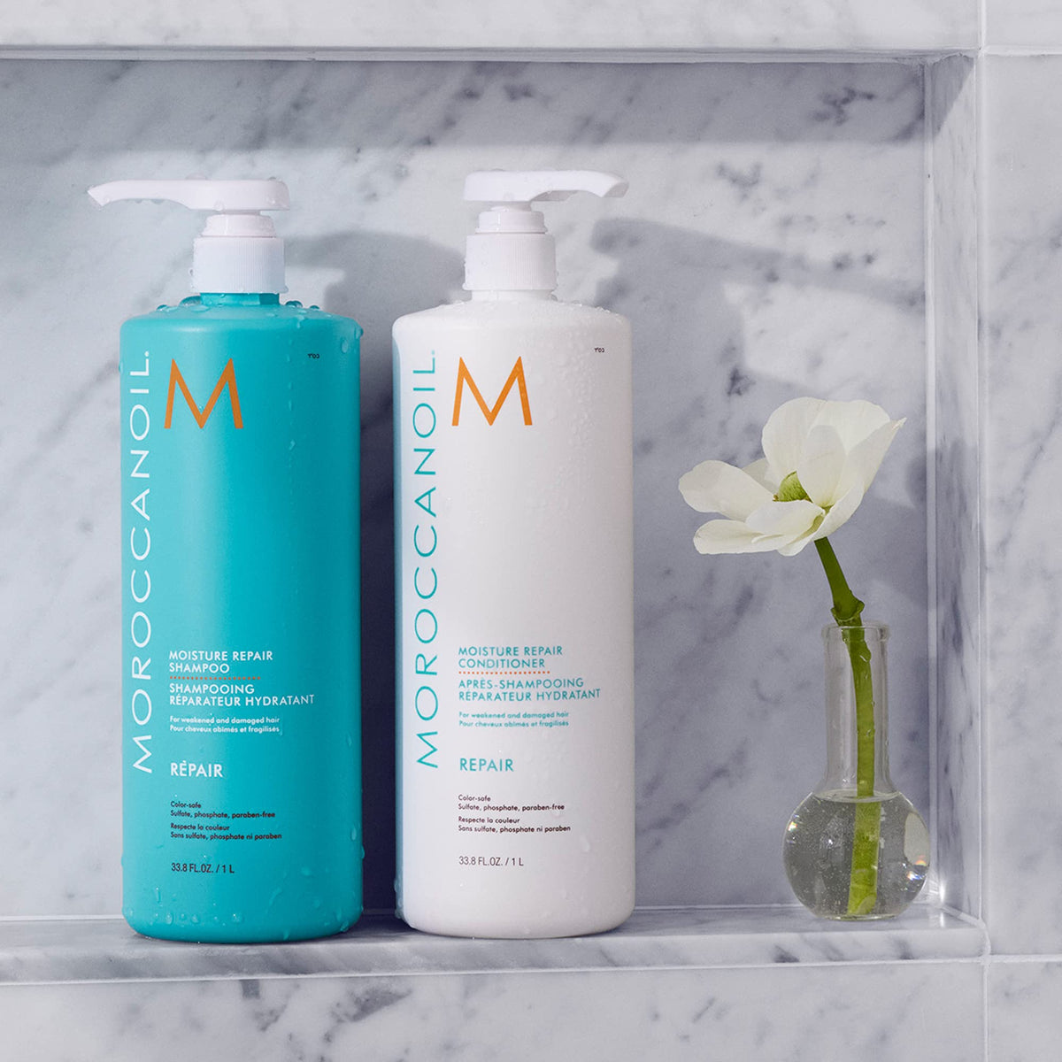 Shampooing Moroccanoil sur une serviette