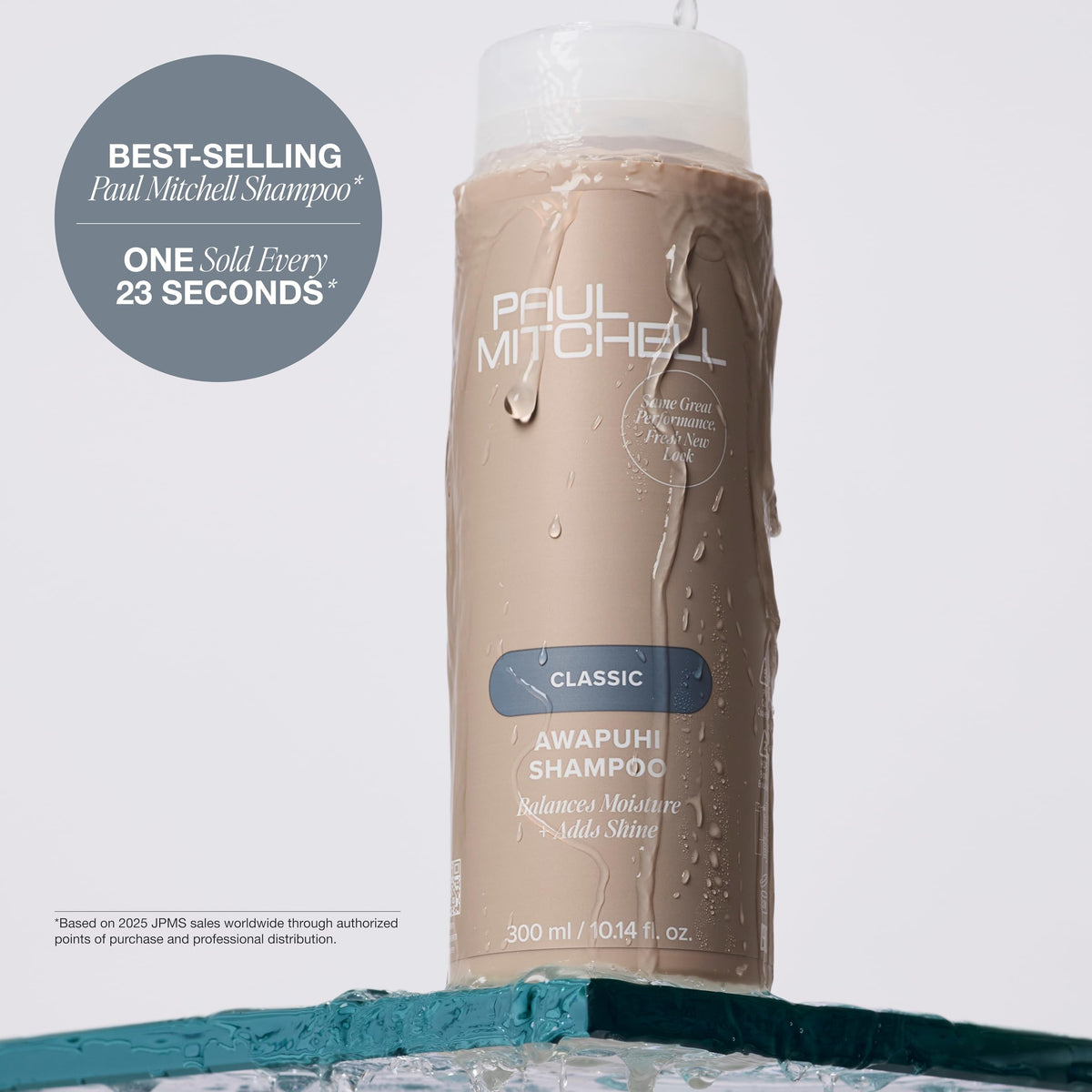 Shampooing Paul Mitchell Awapuhi dans un environnement de salle de bain