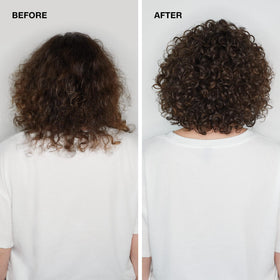 Shampooing Paul Mitchell Awapuhi sur un fond neutre